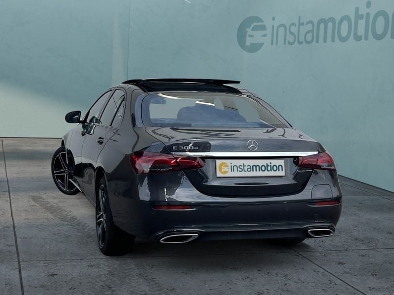 Gebraucht Mercedes E300 Avantgarde 211 PS (155 kW) 2022 Grün Limousine