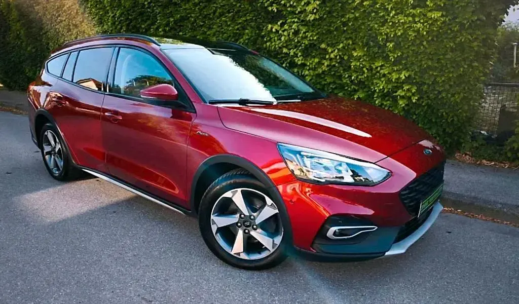 Gebraucht Ford Focus 122 PS (89 kW) 2020 Rot Kombi
