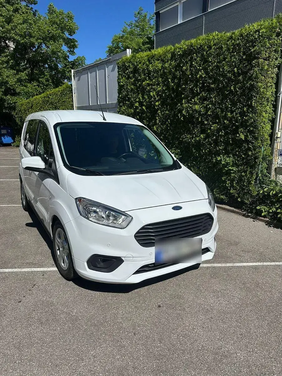 Gebraucht Ford Tourneo Courier 101 PS (74 kW) 2022 Weiß Van / Kleinbus