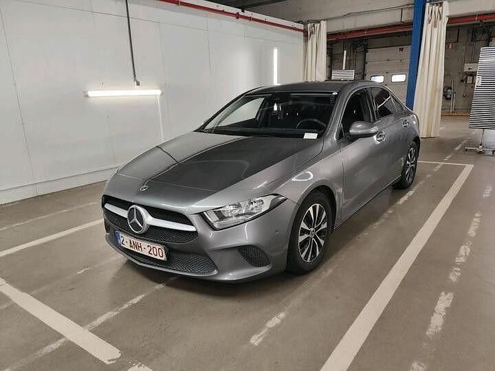 Grau Gebraucht 2021 Mercedes A180 Limousine | 15.351 € (Superpreis) - Bild 1/4