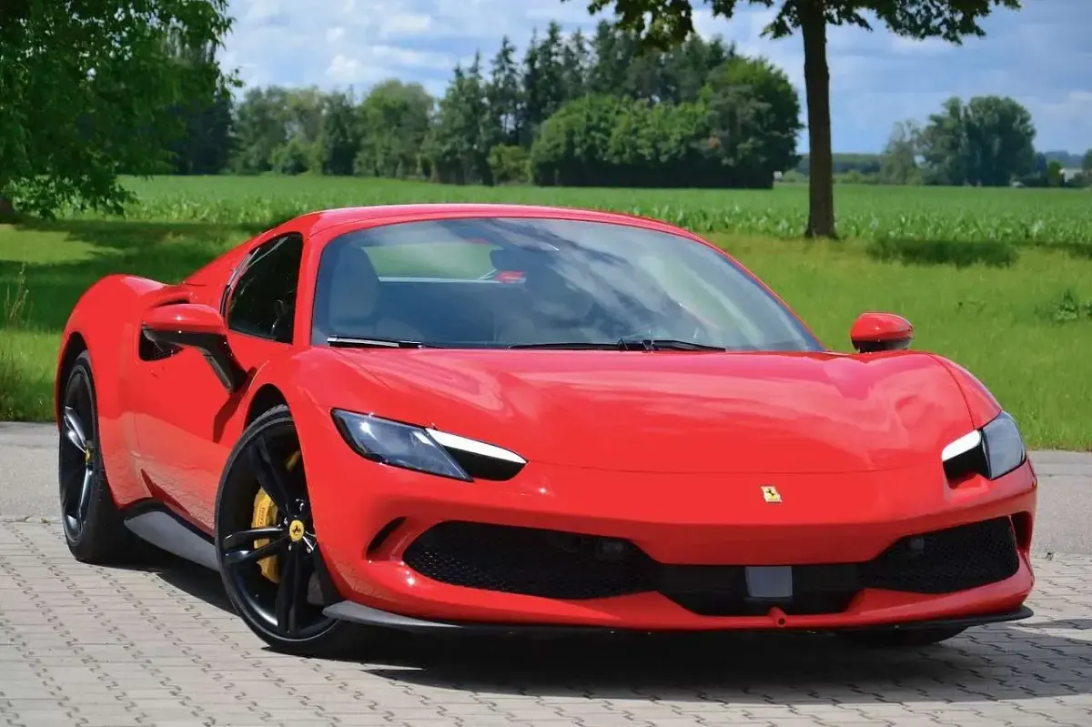 Second-hand Ferrari 296 829 CP (609 kW) 2025 Roșu Cabrio