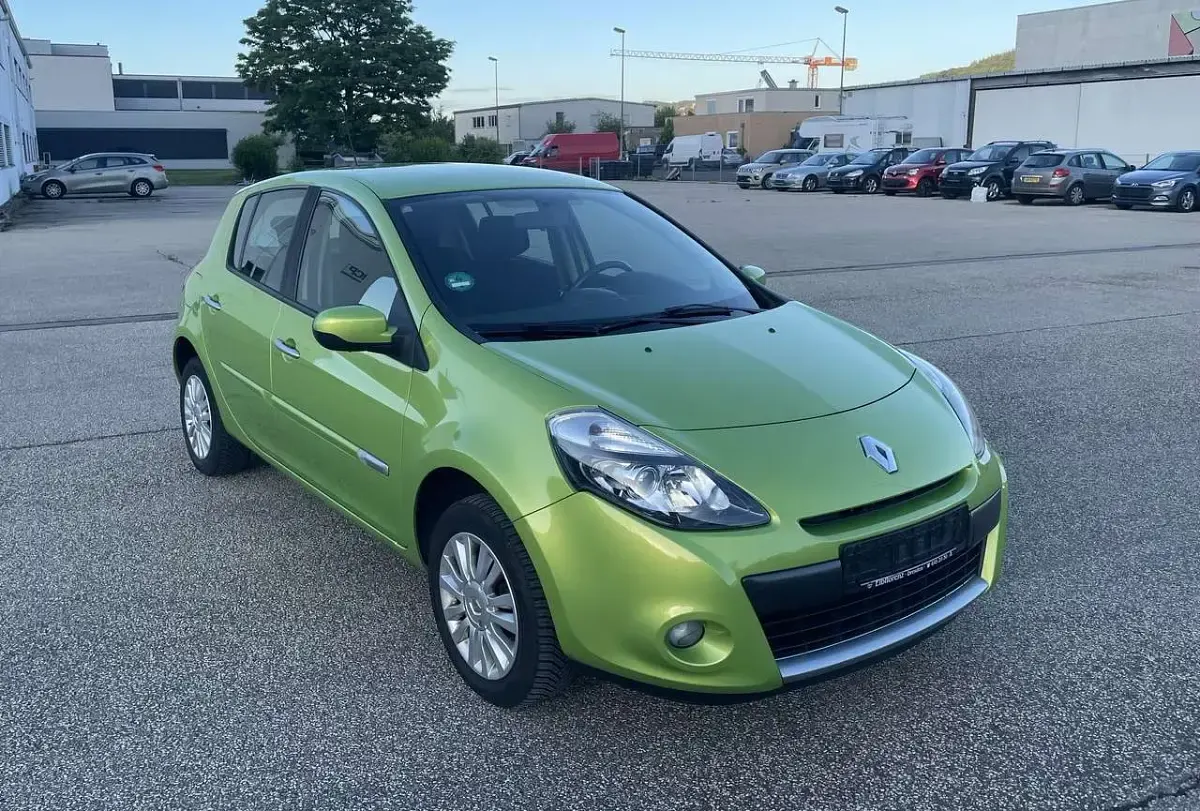 Gebraucht Renault Clio III Dynamique 75 PS (55 kW) 2011 Grün Limousine