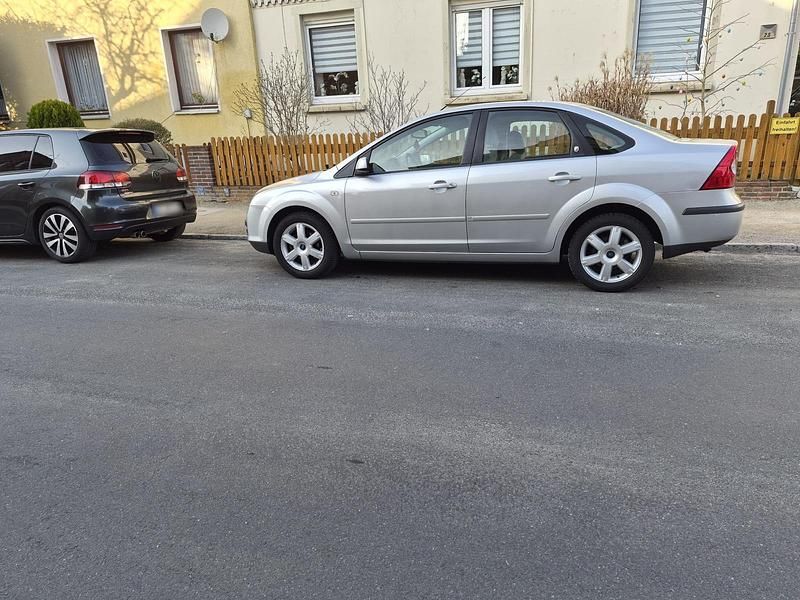 Second-hand Ford Focus 120 CP (88 kW) 2006 Argintiu Berlinǎ