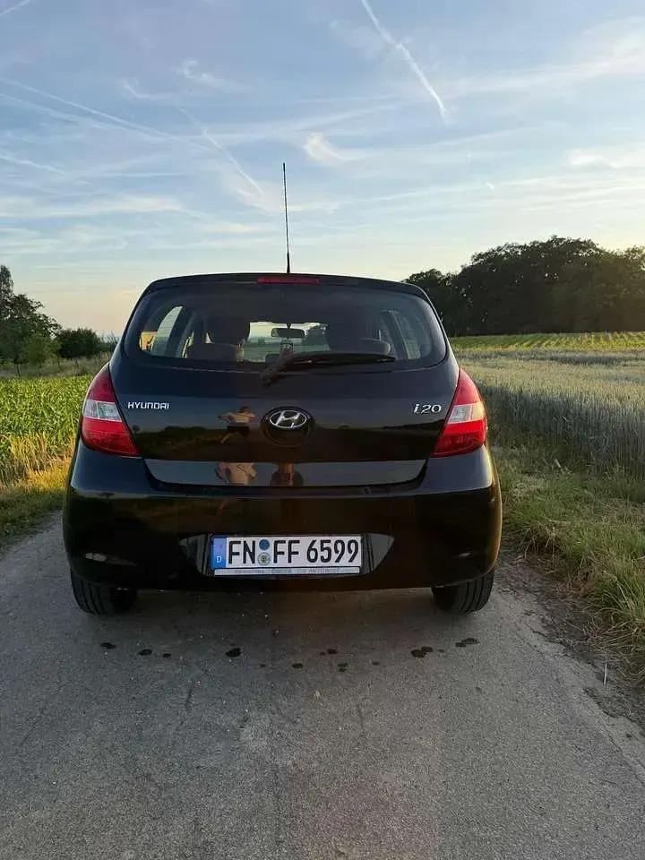 Gebraucht Hyundai i20 Classic 77 PS (56 kW) 2012 Schwarz Kleinwagen