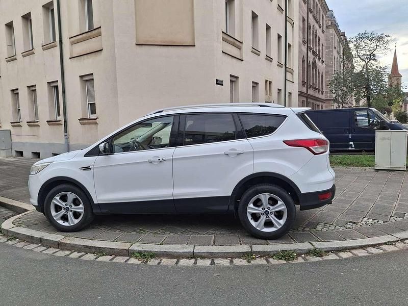 Weiß Gebraucht 2013 Ford Kuga Titanium SUV | 7.500 € (Fairer Preis) - Bild 1/4