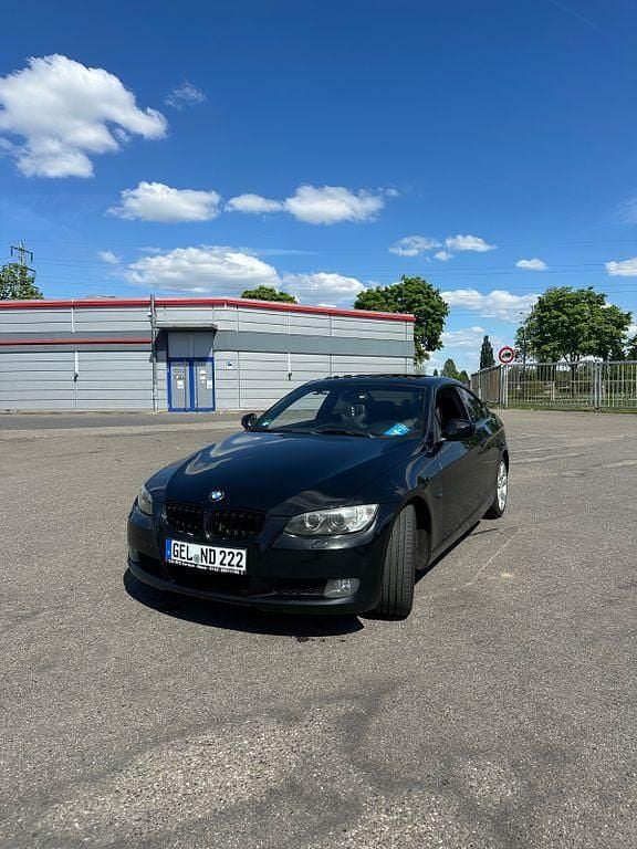 Schwarz Gebraucht 2010 BMW 320 Coupé | 8.700 € (Etwas zu teuer) - Bild 1/4