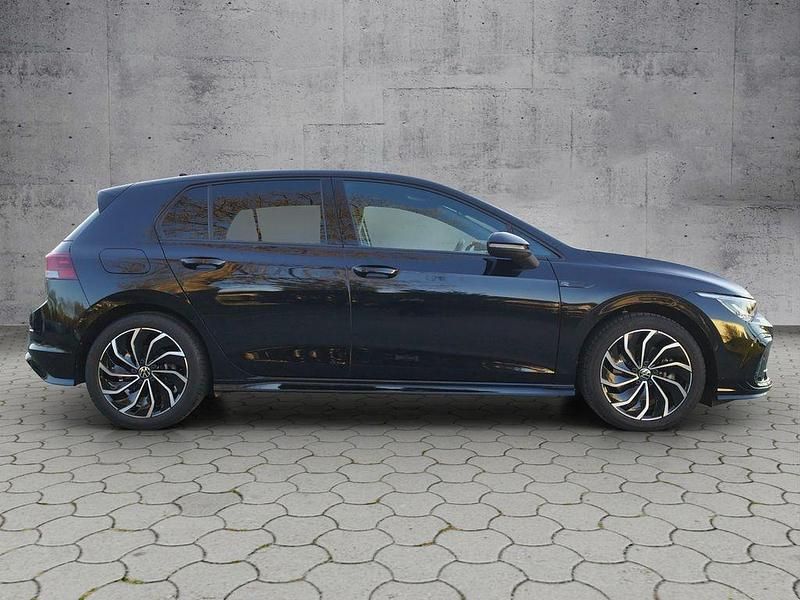 Gebraucht VW Golf VIII R-line 190 PS (139 kW) 2024 Deep black perleffekt Limousine