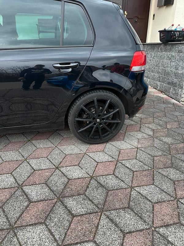 Gebraucht VW Golf VI 122 PS (89 kW) 2012 Schwarz Kleinwagen