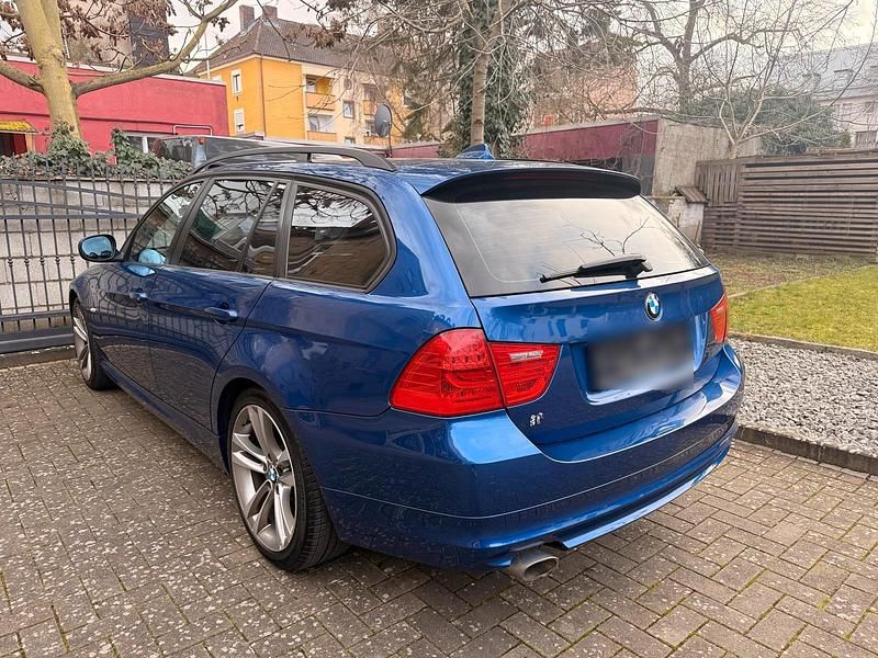 Gebraucht BMW 318 143 PS (105 kW) 2009 Blau Kombi