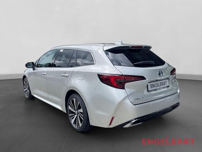 Neu Toyota Corolla 140 PS (102 kW) 2025 Silber Limousine