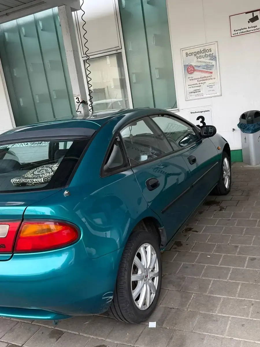 Second-hand Mazda 323F 88 CP (64 kW) 1995 Verde Berlinǎ