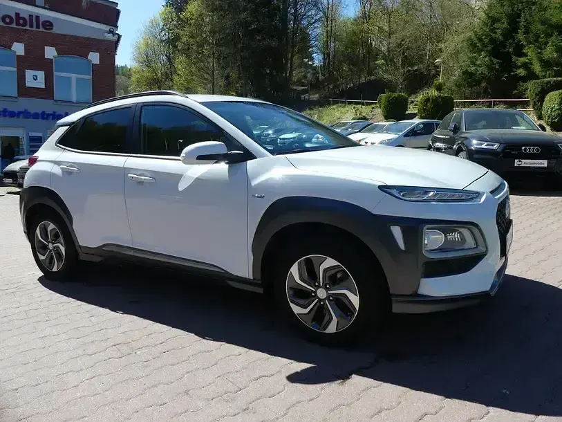 Gebraucht Hyundai Kona 141 PS (103 kW) 2020 Weiß SUV