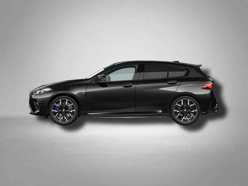 Gebraucht BMW M135 300 PS (220 kW) 2025 Black sapphire metallic Kleinwagen
