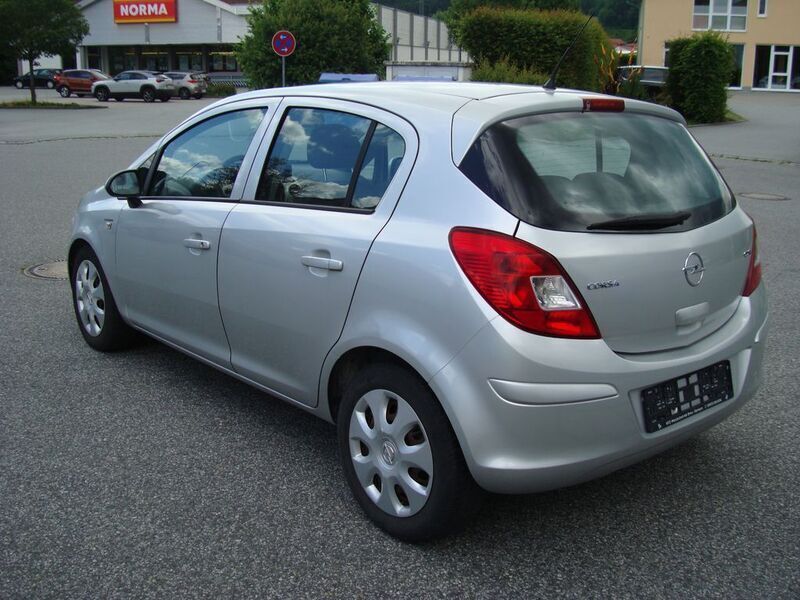 Gebraucht Opel Corsa Edition 90 PS (66 kW) 2008 Silber Limousine