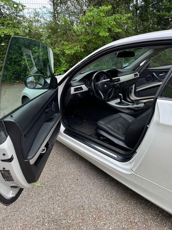 Gebraucht BMW 325 218 PS (160 kW) 2012 Weiß Coupé