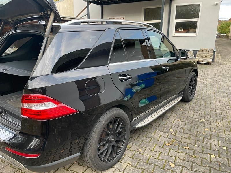 Gebraucht Mercedes ML350 258 PS (189 kW) 2014 Schwarz SUV