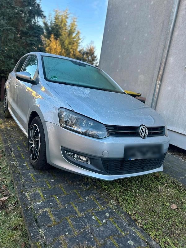 Silber Gebraucht 2011 VW Polo Team Kleinwagen | 3.990 € (Superpreis) - Bild 1/4