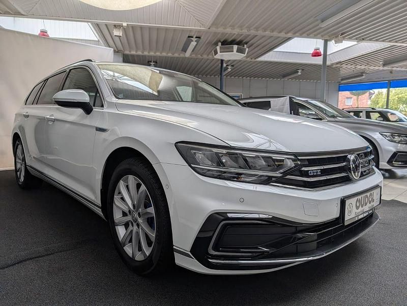 Gebraucht VW Passat GTE 156 PS (114 kW) 2021 Pure white Kombi