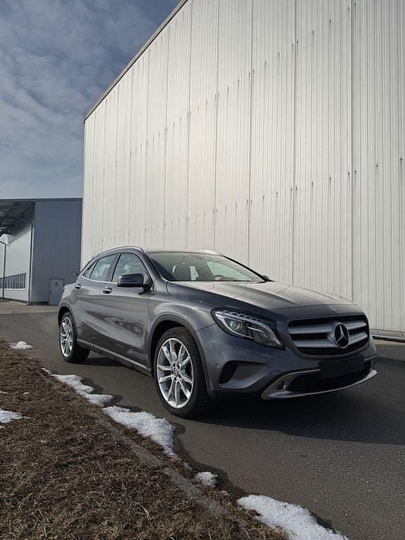 Gebraucht Mercedes GLA220 177 PS (130 kW) 2016 Grau SUV