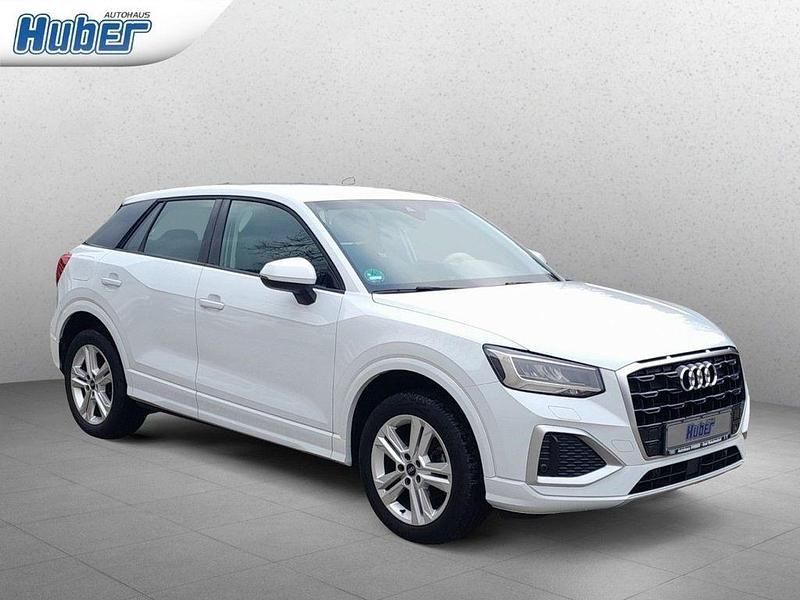 Gletscherweiß metallic Gebraucht 2021 Audi Q2 Advanced Plus SUV | 24.590 € (Fairer Preis) - Bild 1/1