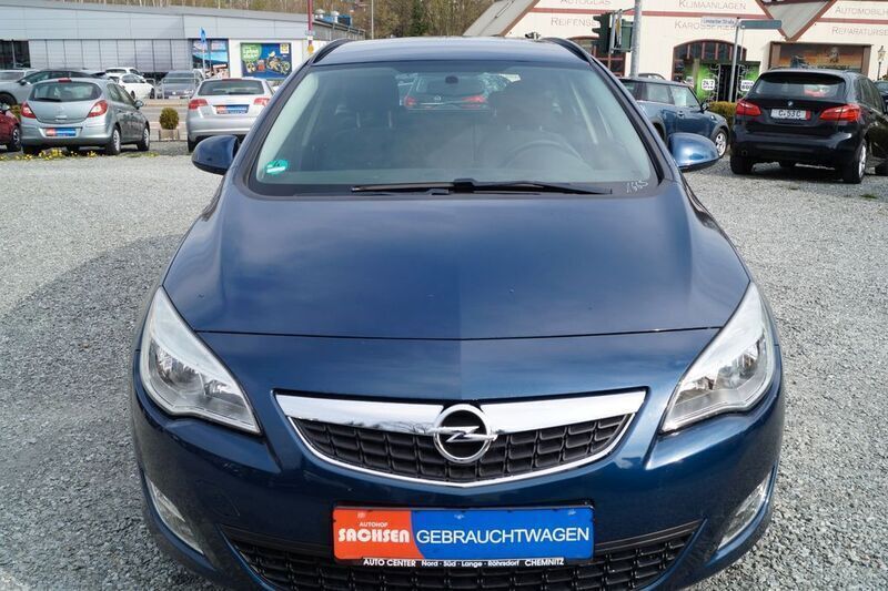 Blau Gebraucht 2011 Opel Astra Edition Kombi | 5.490 € (Etwas zu teuer) - Bild 1/4