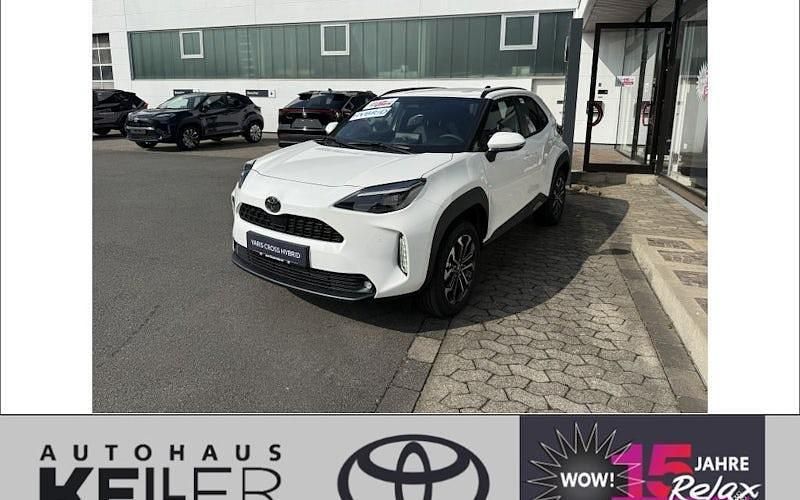 Schneeweiß Neu 2025 Toyota Yaris Cross SUV | 31.460 € (Fairer Preis) - Bild 1/4