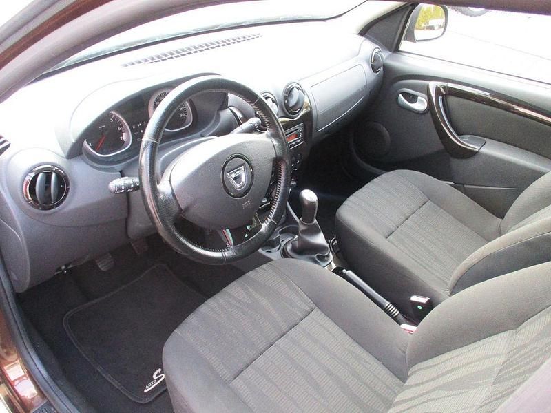 Gebraucht Dacia Duster Lauréate 105 PS (77 kW) 2010 Braun SUV