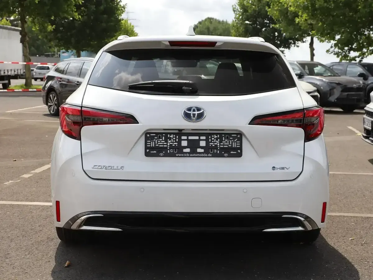 Neu Toyota Corolla 178 PS (130 kW) 2025 Weiß Kombi