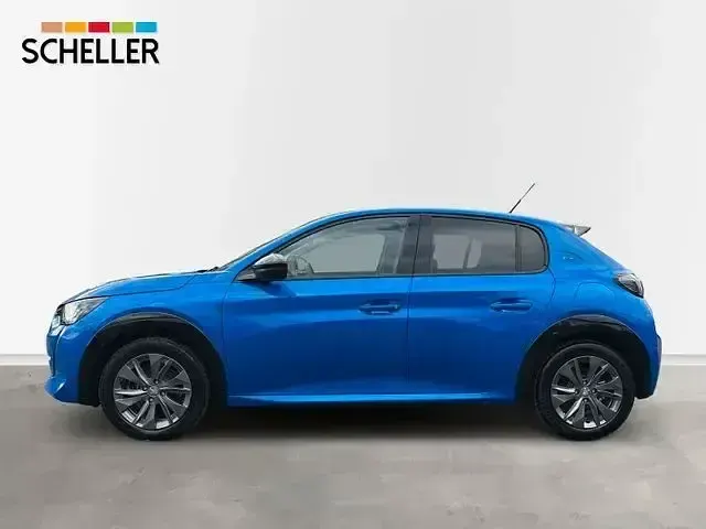 Gebraucht Peugeot e-208 Allure 100 kW (136 PS) 2023 Blau/typ aussenverkleidung met Kleinwagen