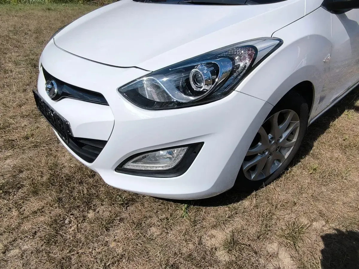 Gebraucht Hyundai i30 Classic 99 PS (72 kW) 2014 Weiß Limousine
