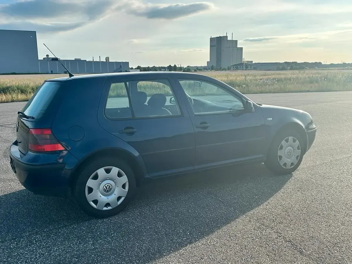 Gebraucht VW Golf IV 75 PS (55 kW) 2000 Blau Kleinwagen