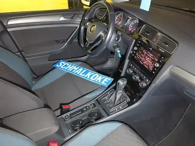 Gebraucht VW Golf VII IQ Drive 116 PS (85 kW) 2019 Deep blackperl. Kombi