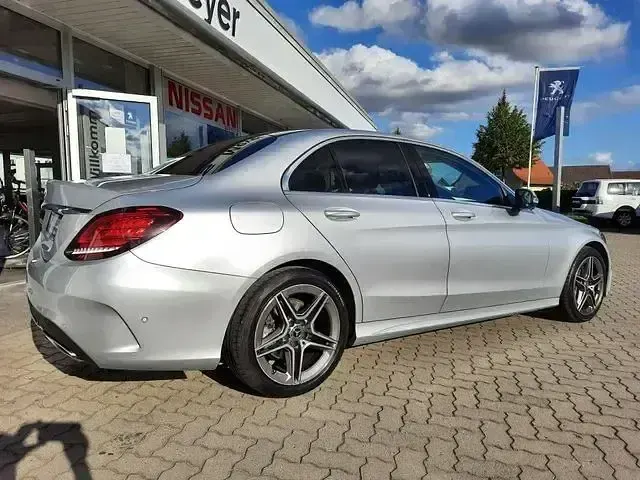 Gebraucht Mercedes C400 AMG line 333 PS (244 kW) 2019 Iridiumsilber metallic Limousine