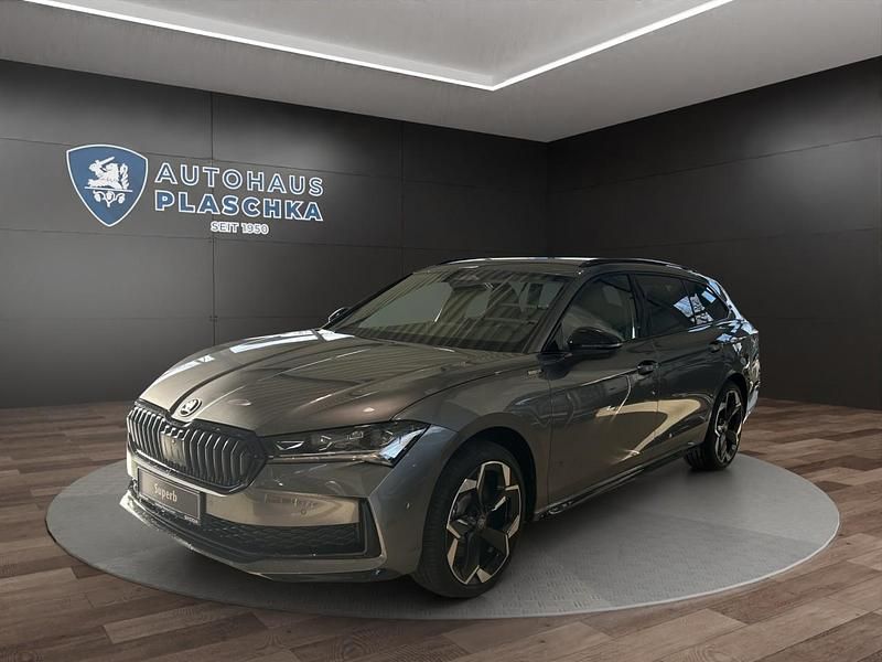 Graphitegrau metallic Neu 2025 Skoda Superb SportLine | 66.720 € - Bild 1/4