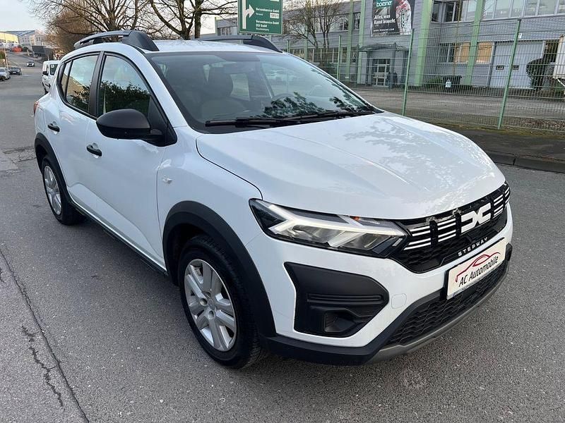 Gebraucht Dacia Sandero Essentiel 91 PS (66 kW) 2024 Weiß Limousine