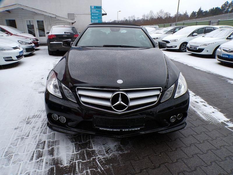 Gebraucht Mercedes E200 184 PS (135 kW) 2011 Schwarz Cabrio