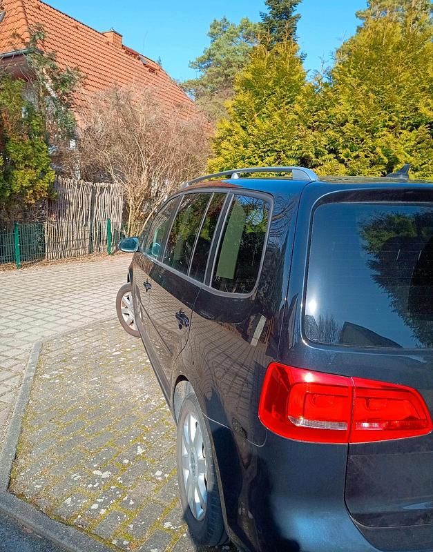 Gebraucht VW Touran 105 PS (77 kW) 2015 Schwarz Van / Kleinbus