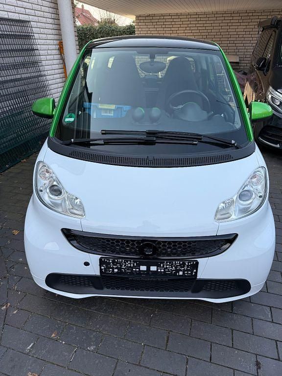 Weiß Gebraucht 2013 Smart ForTwo Electric Drive Passion Coupé | 5.499 € (Guter Preis) - Bild 1/4