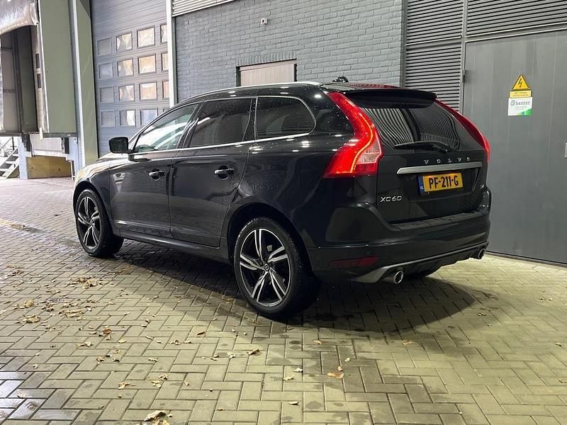 Gebraucht Volvo XC60 R-Design 190 PS (139 kW) 2016 Schwarz SUV
