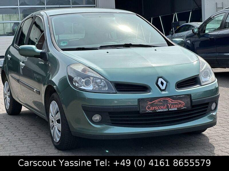 Grün Gebraucht 2007 Renault Clio III Dynamique Limousine | 2.990 € (Fairer Preis) - Bild 1/4