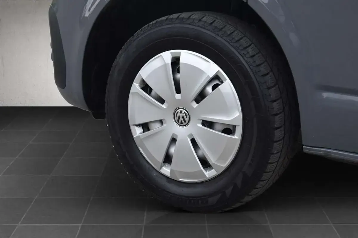 Gebraucht VW Caravelle Comfortline 150 PS (110 kW) 2024 Pure grey Van