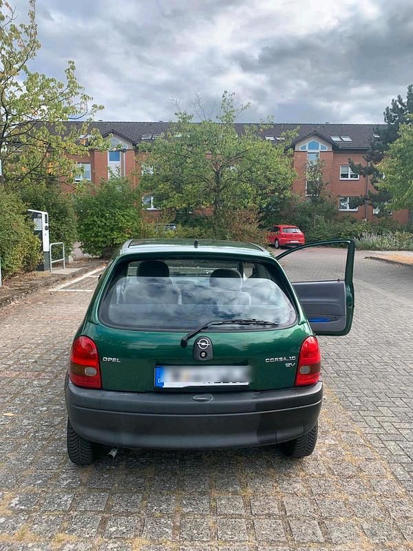 Grün Gebraucht 1997 Opel Corsa Kleinwagen | 1.100 € (Fairer Preis) - Bild 1/4
