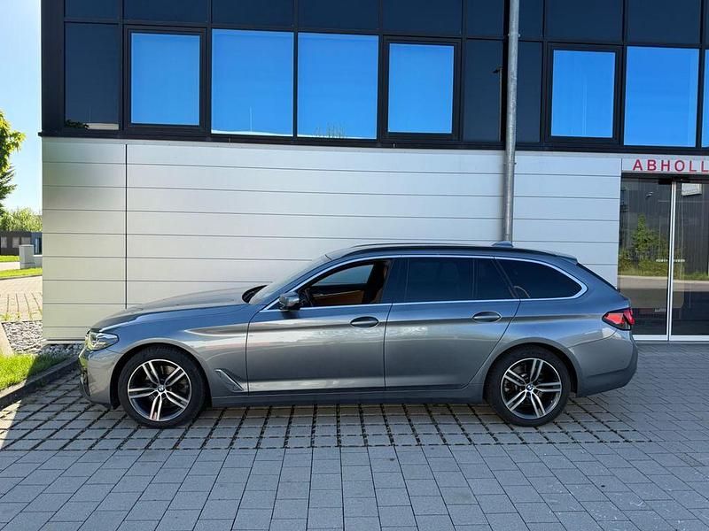 Blau Gebraucht 2021 BMW 520 Sport Line Kombi | 29.999 € (Fairer Preis) - Bild 1/4