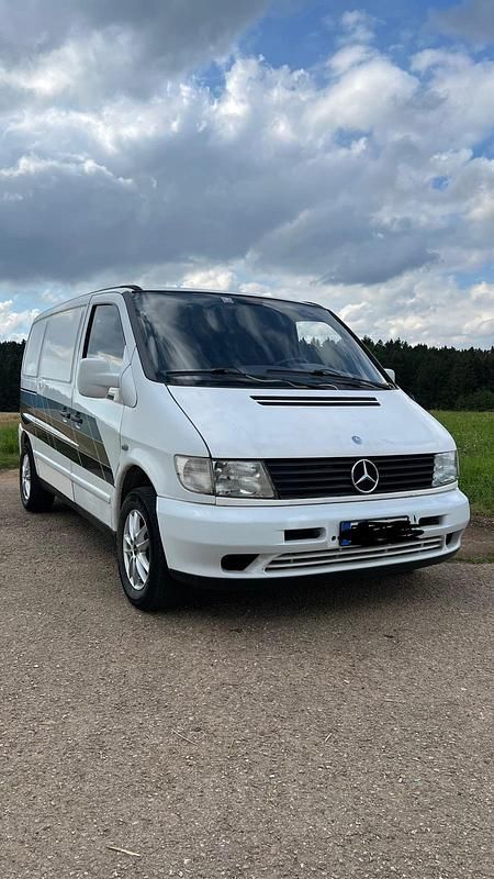 Weiß Gebraucht 2002 Mercedes Vito Van / Kleinbus | 3.600 € - Bild 1/4