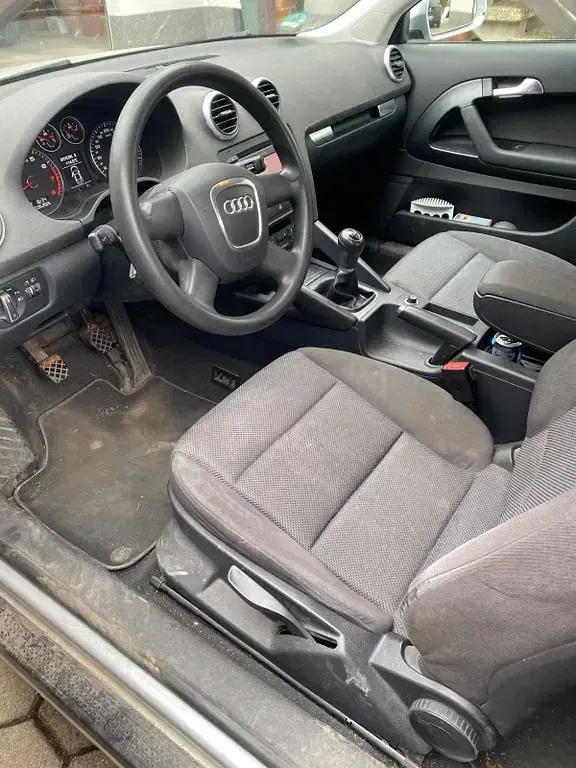 Second-hand Audi A3 Attraction 102 CP (75 kW) 2009 Argintiu Hatchback