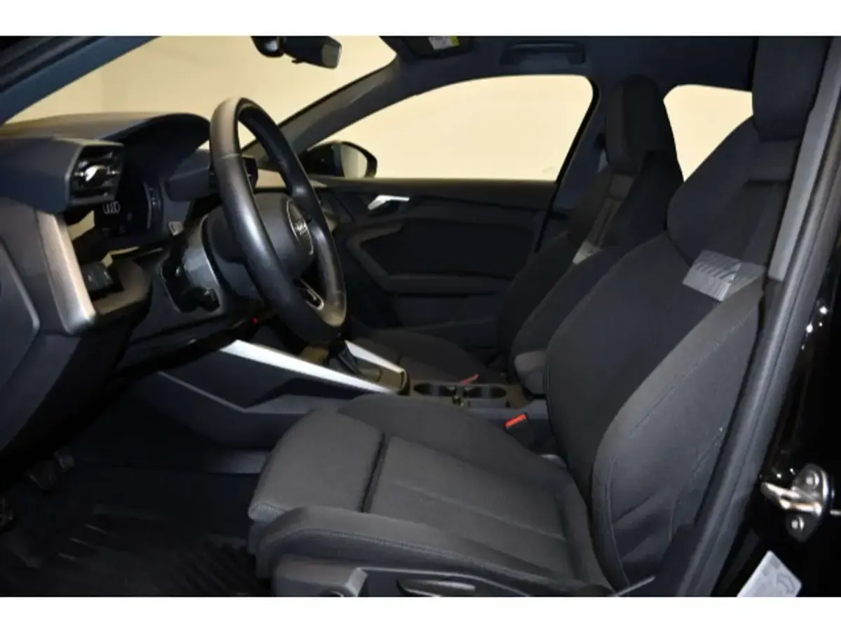 Gebraucht Audi A3 Ambiente 150 PS (110 kW) 2022 Brillantschwarz Limousine