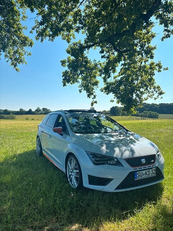 Weiß Gebraucht 2015 Cupra Leon Kombi | 16.000 € (Fairer Preis) - Bild 1/4