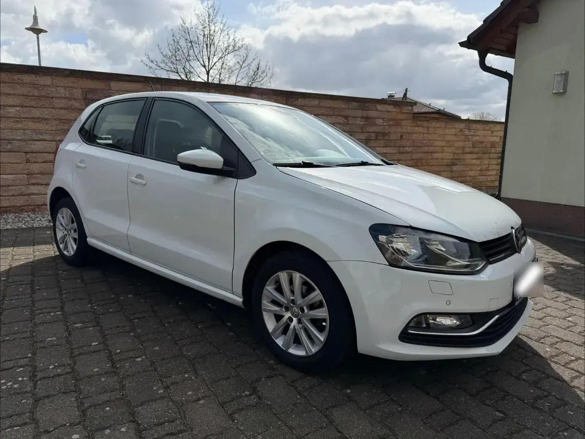 Gebraucht VW Polo 90 PS (66 kW) 2015 Weiß Kleinwagen