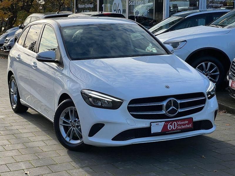 Weiß Gebraucht 2019 Mercedes B180 Van / Kleinbus | 19.950 € (Fairer Preis) - Bild 1/4