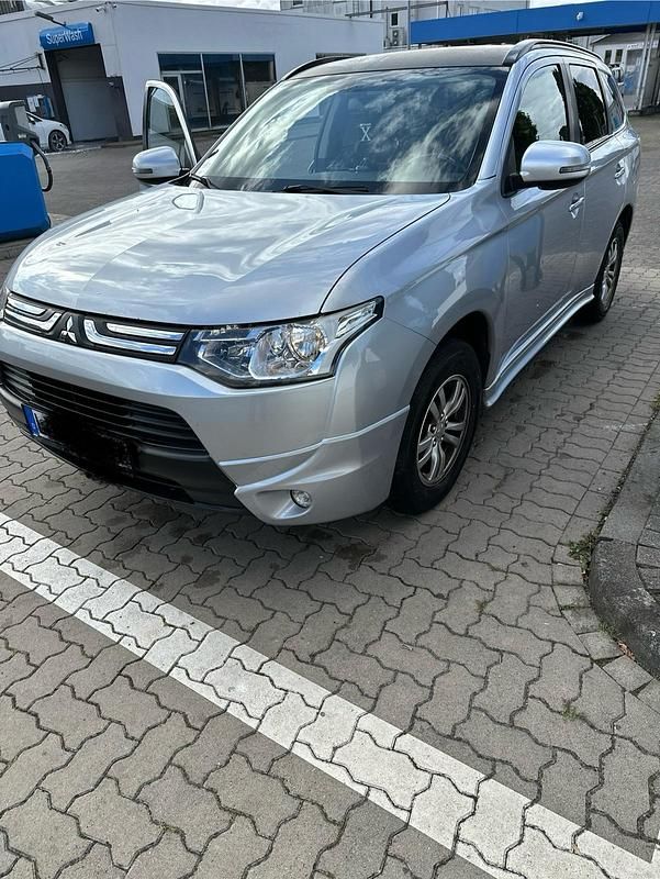 Silber Gebraucht 2013 Mitsubishi Outlander Invite SUV | 6.500 € (Fairer Preis) - Bild 1/4